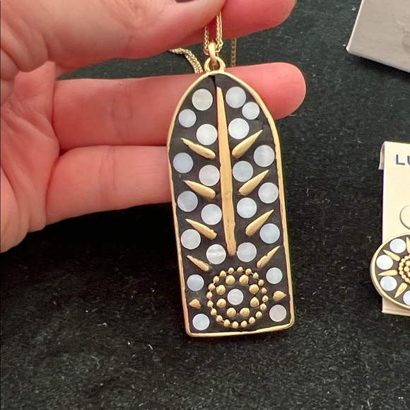 Lucky Brand Gold and White Pendant Necklace with Earrings - Picture 3 of 5